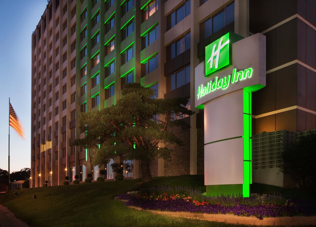 Holiday Inn Express Downtown Mercy Campus